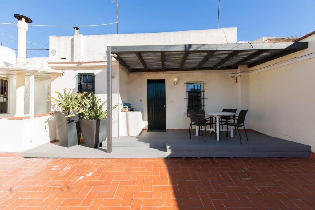 Lovely Apartment With A Terrace Barcelona Bagian luar foto