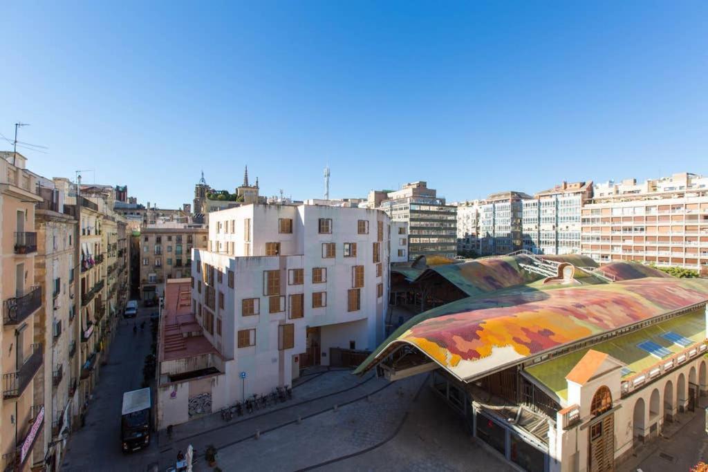 Lovely Apartment With A Terrace Barcelona Bagian luar foto