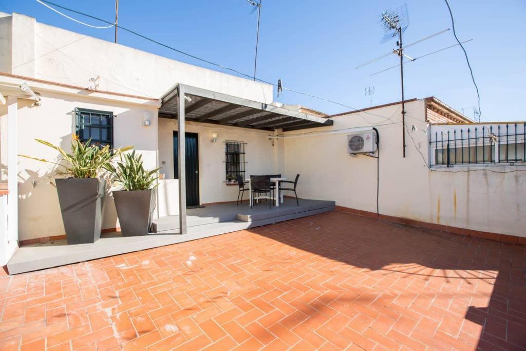 Lovely Apartment With A Terrace Barcelona Bagian luar foto